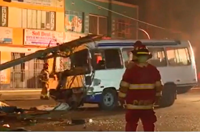 Bus pirata choca y deja cinco heridos por huir de la policía - El Chino
