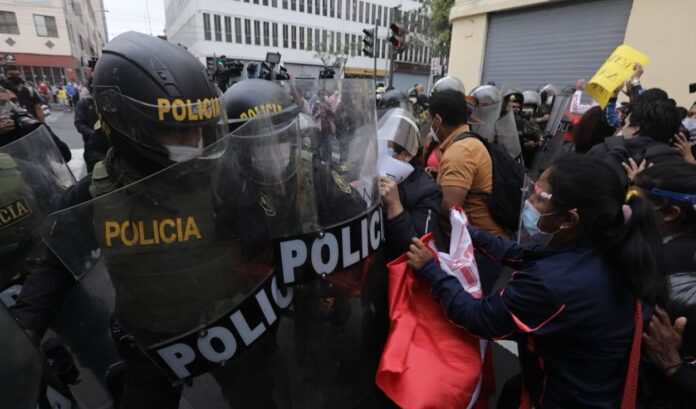 Caos en Centro de Lima por vacancia de Vizcarra