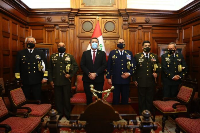 Merino se reunió con comandantes generales de las FF.AA Y PNP Merino se reunió con comandantes generales de las FF.AA Y PNP