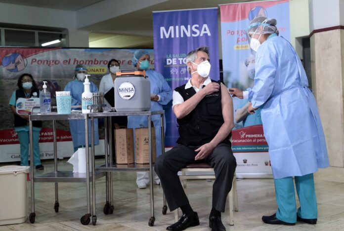 Sagasti: Vacunación debe de ser totalmente equitativo