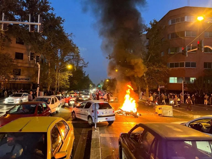 Al menos 12 muertos en Irán tras una nueva jornada de protestas