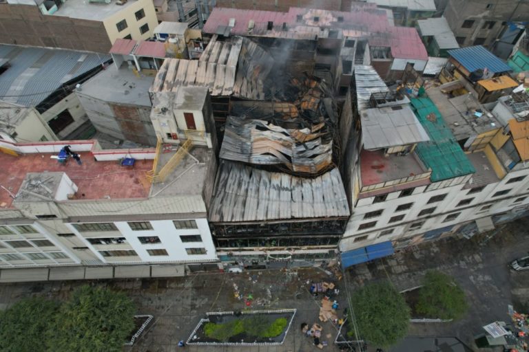 Fuego destruyó galería en Mesa Redonda Fuego destruyó galería en Mesa Redonda