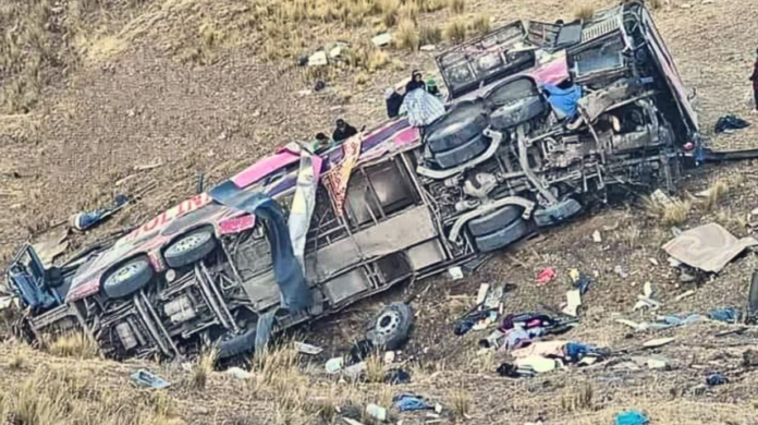 Ayacucho Bus cae al abismo y deja al menos 25 fallecidos