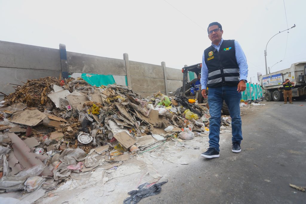 SMP: Alcalde recogió 120 toneladas de basura y desmonte en la Av ...