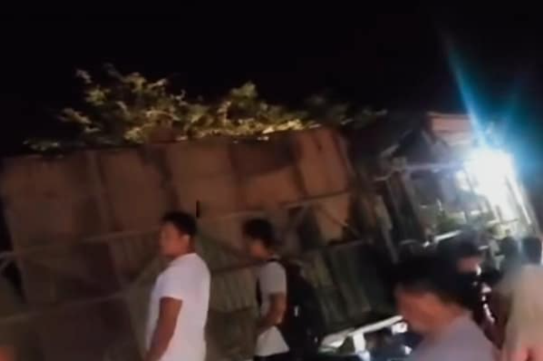 Choque entre bus y tráiler deja una menor muerta y 15 heridos