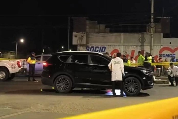 Brutal ataque con más de 50 balazos causa tres muertos Brutal ataque con más de 50 balazos causa tres muertos