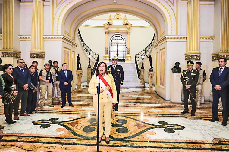 ¡Más privilegios para Dina Boluarte!