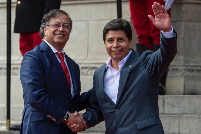 Pedro Castillo defiende a presidente Gustavo Petro