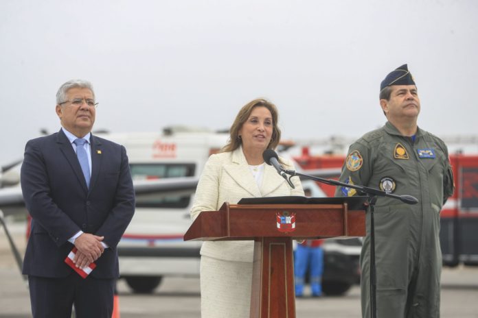 Presidenta Boluarte busca que la FAP sea institución moderna y líder aeroespacial