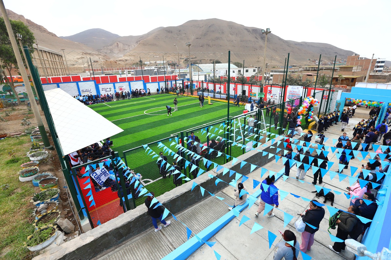 Gobierno Regional inauguró remodelada cancha sintética en Politécnico de Ventanilla para beneficio de más de 700 estudiantes